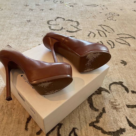 Like new YSL heels - Picture 2 of 6